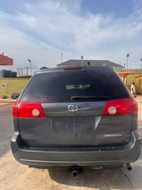 A picture of 2012 Toyota Sienna White