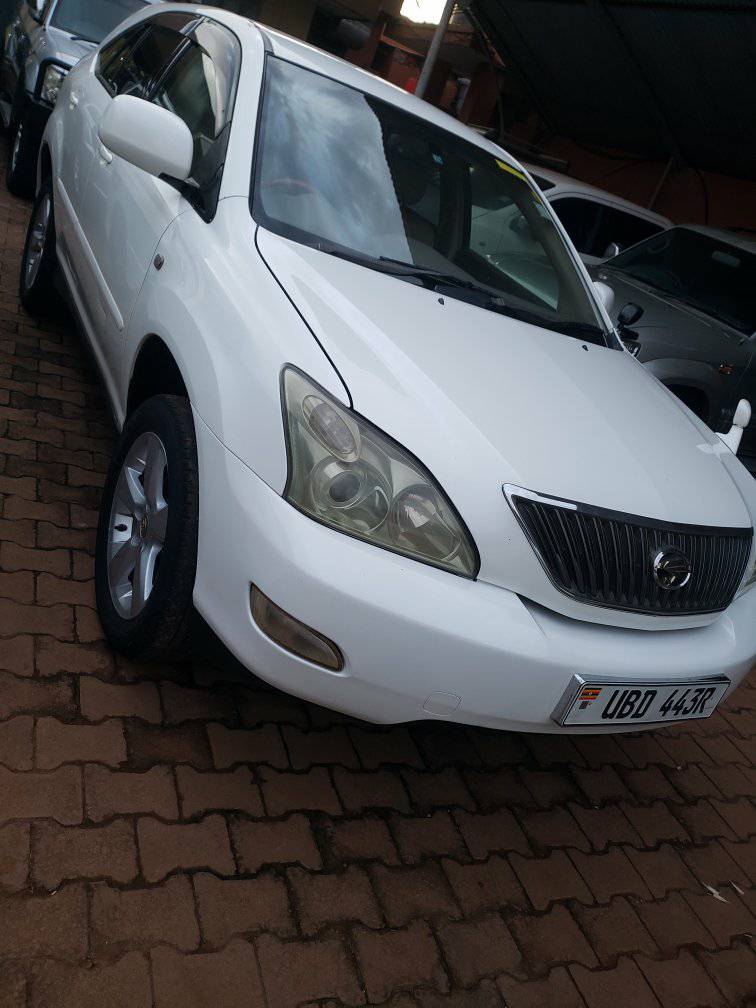 A picture of Harrier UBD white 2008 model 2.4cc perfect engine at 33m