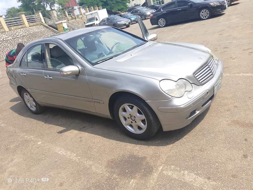 A picture of Super Distress 04 Benz c180 08087776177