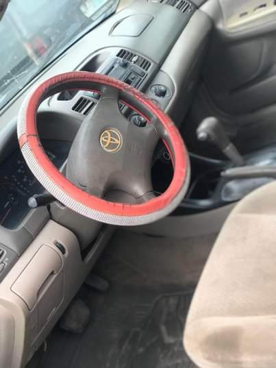A picture of 2004 Toyota Camry