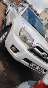 A picture of Toyota Hilux surf model 2007