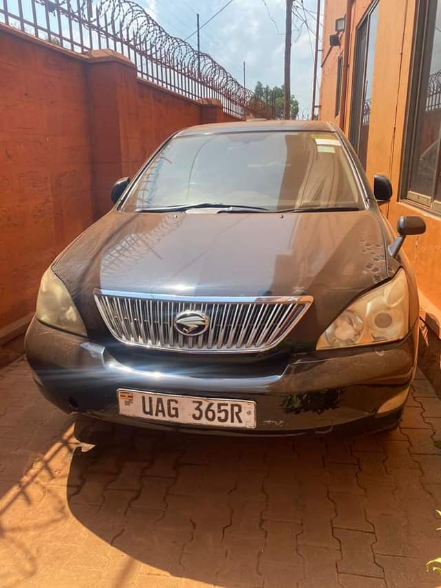 A picture of Harrier 2004 model 2.4cc very good engine for sale at