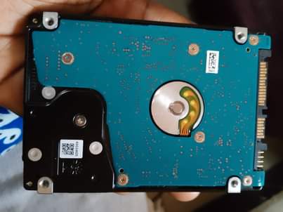 A picture of Hard disk ya Laptop pia unaweza ukatumia kama external GB