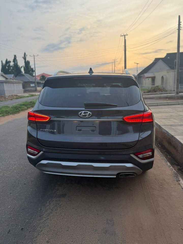 A picture of 2020 Hyundai Santafe FE Mileage 86k miles. 2024 custom duty