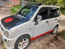 A picture of Daihatsu 0628956439 Bei 2 5m Gari ni nzuri Safari Popote