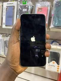 A picture of Iphone 11 64gb