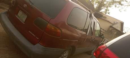A picture of Toyota sienna 1999 model