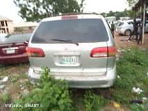 A picture of Toyota sienna complete pure first body pan no engine gear