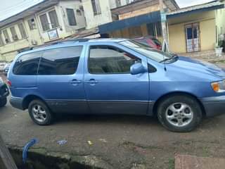 A picture of Toyota sienna