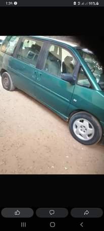 A picture of Peugeot 806