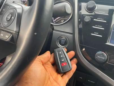 A picture of Toyota Camry SE 2018 model Direct Belgium Keyless thumb start