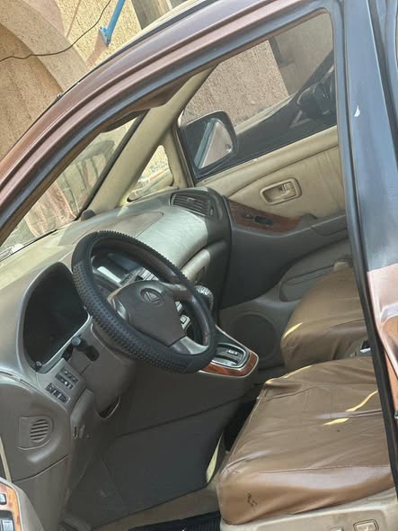 A picture of LEXUS RX 300