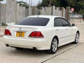 A picture of TOYOTA CROWN ATHLETE