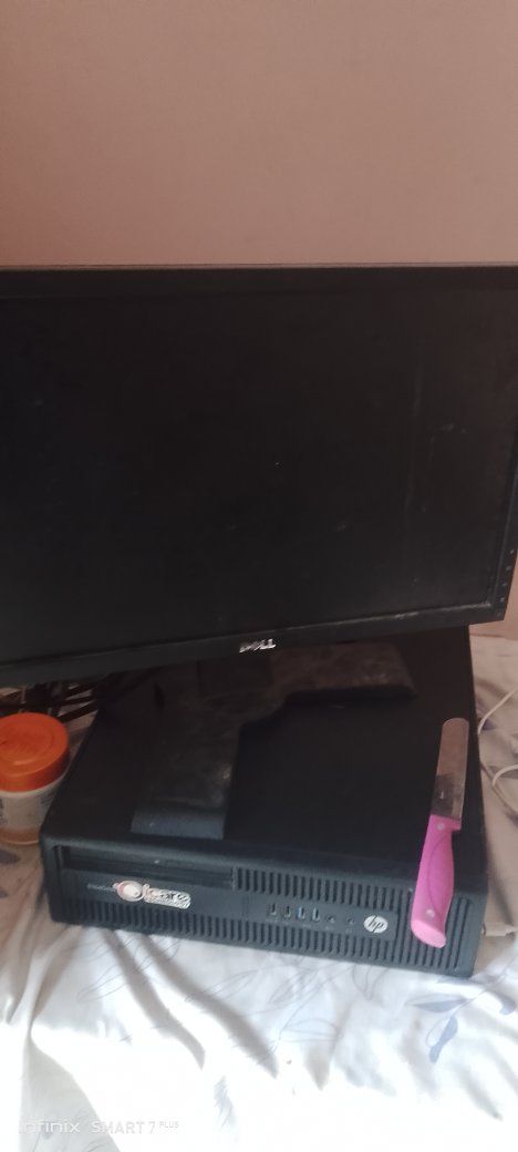 A picture of Monitor CPU na Keyboard