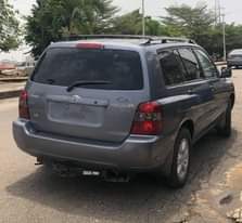 A picture of Clean Nigerian Used Grey Toyota Highlander 2007 2rows