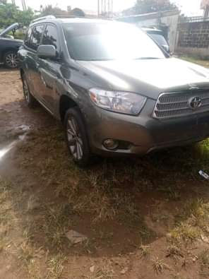 A picture of Neatly Used First Body Toyota Highlander 2009 Model Limited Engine