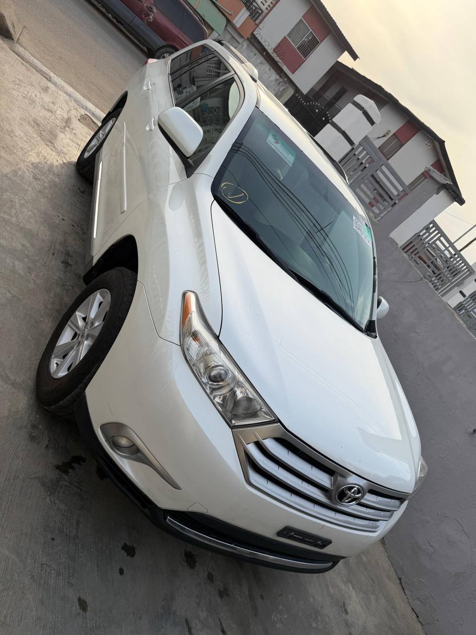 A picture of Toyota Highlander 2012