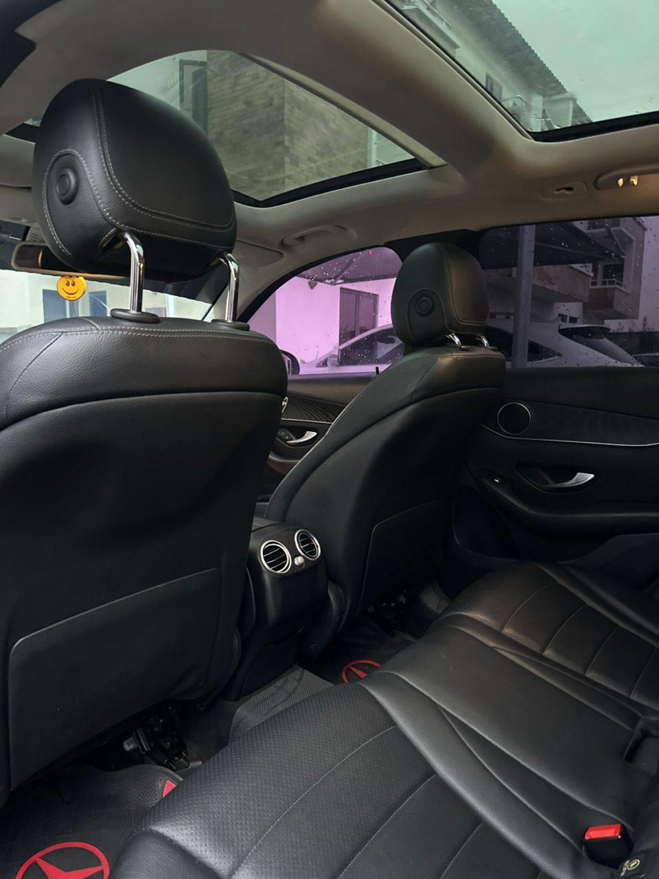 A picture of  2017 Mercedes Benz GLC300