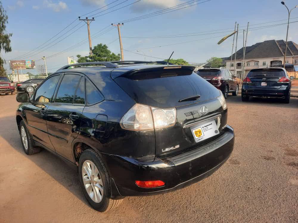 A picture of Lexus RX 330