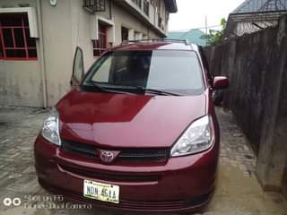 A picture of 2004 Toyota Sienna
