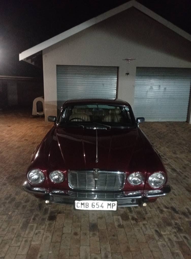 jaguar xj6