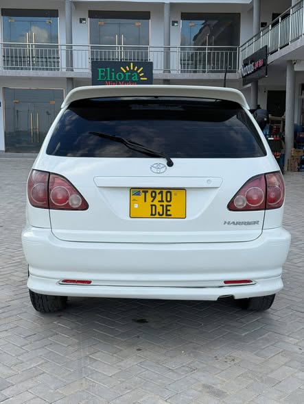 A picture of TOYOTA HARRIER BEI MIL 12 800 000 PIGA SIMU 0654442487