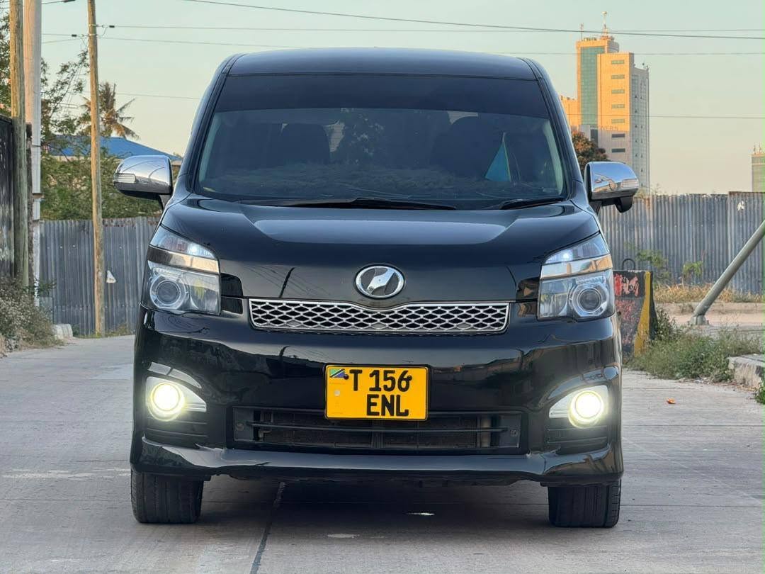 A picture of Toyota Voxy
