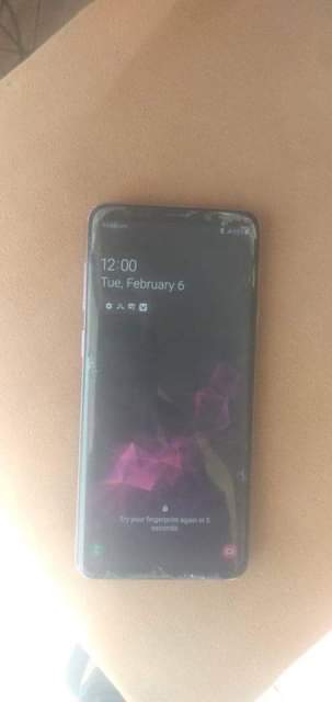 A picture of SAMSUNG S9 