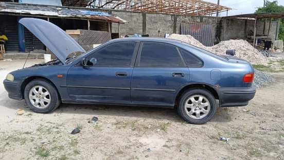 A picture of 2000 model Honda Accord manual drive In a very good