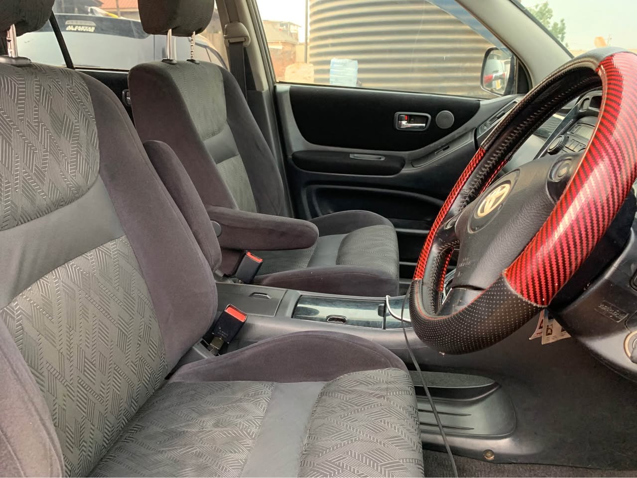 A picture of Toyota Kluger 2001 model