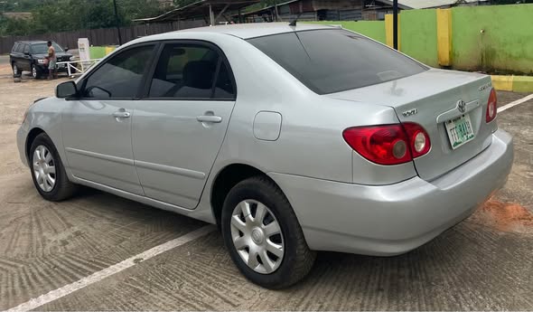 A picture of TOYOTA COROLLA 2005
