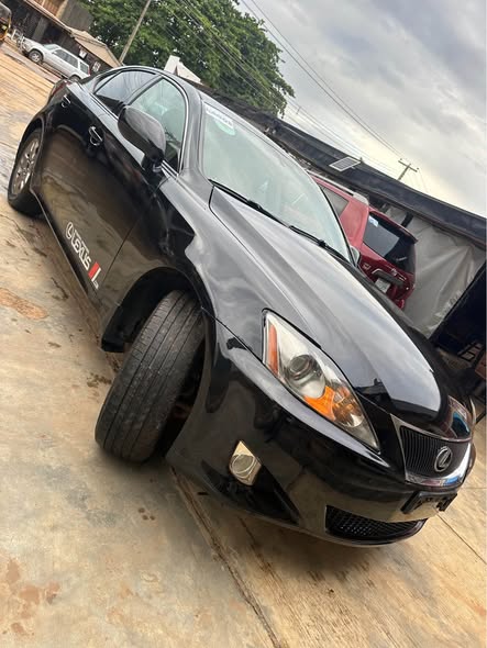 A picture of Lexus Is250 09