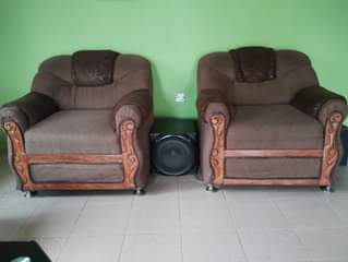 A picture of 7 seater chair
