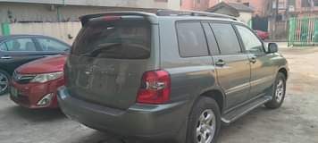 A picture of Toyota Highlander 2006