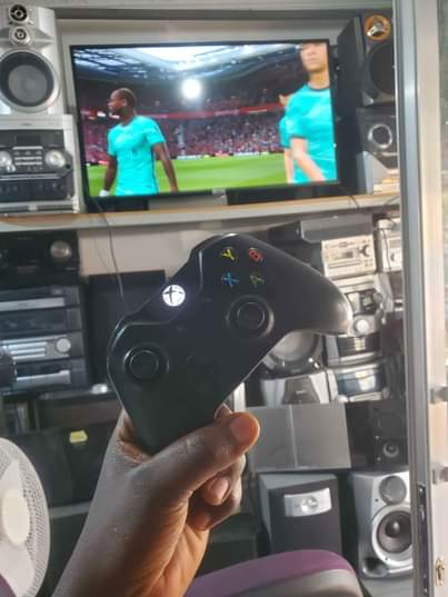 A picture of XBOX ONE INA GAME MBILI ZA MPIRA NA INA 1TB