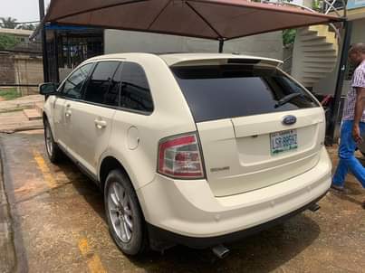 A picture of FORD EDGE 08