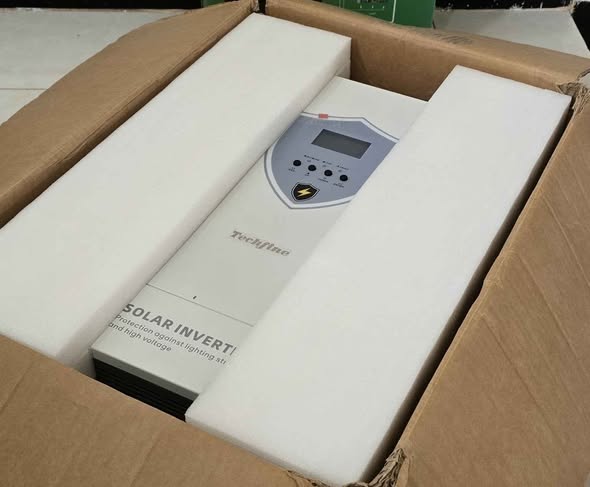 A picture of SOLAR SET INVERTER SOLARBATTERY
