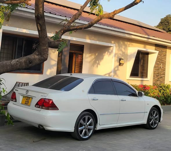 A picture of Toyota Crown Athlete