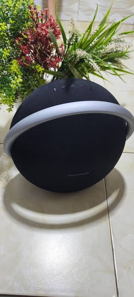 A picture of Harman kardon onyx studio 8 550k 0758011927 or 0781486347