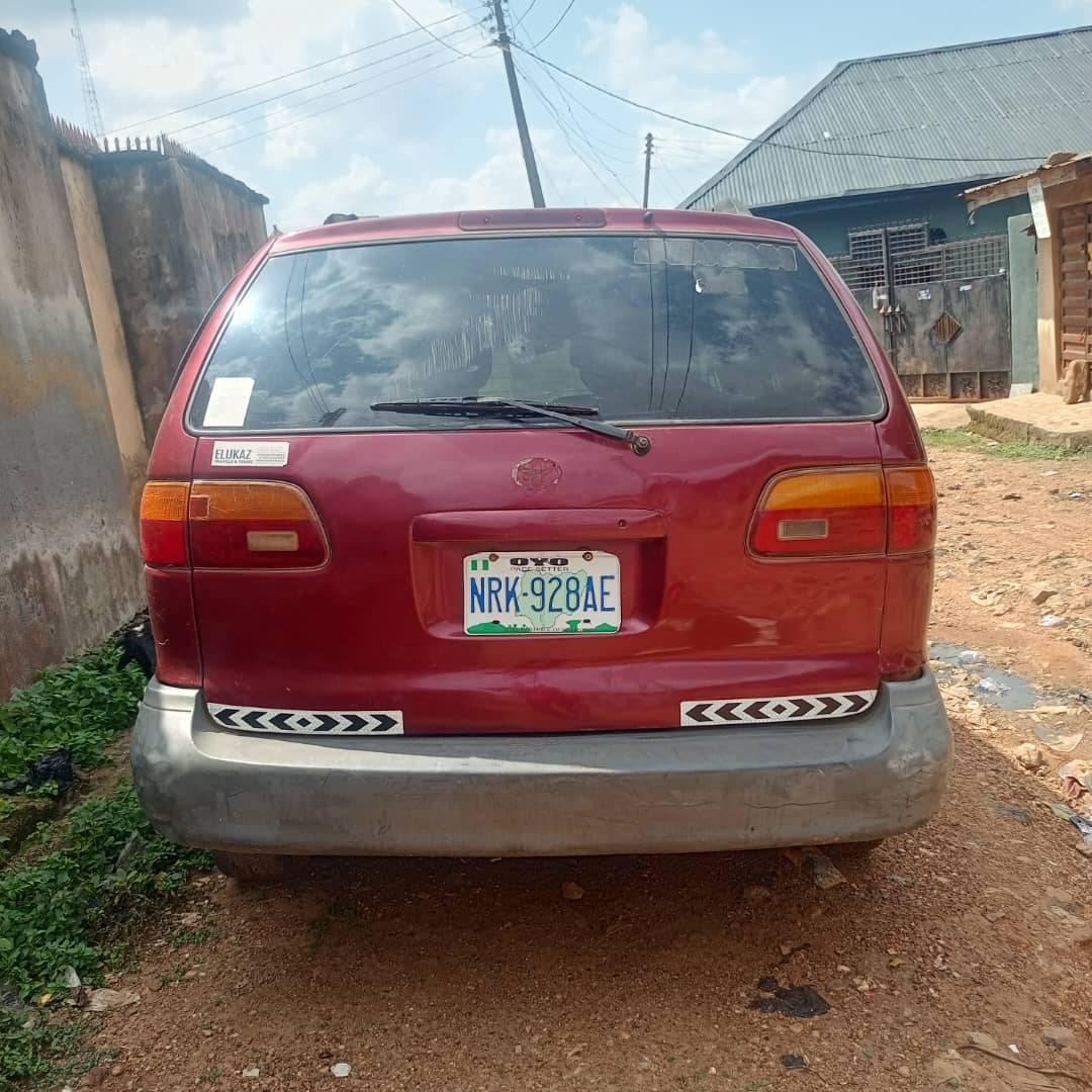 A picture of Toyota sienna