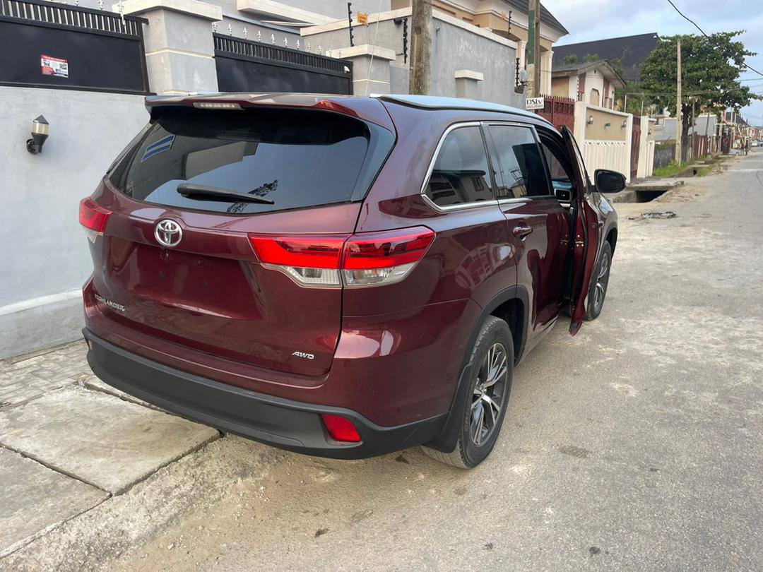 A picture of Toyota Highlander 2018