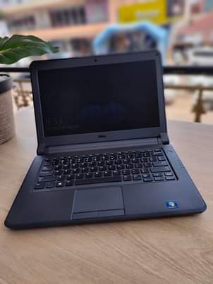 A picture of Dell latitude corei3