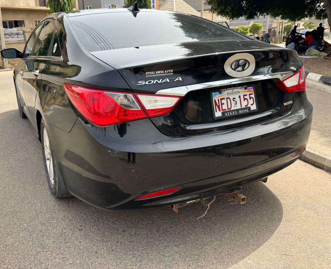 A picture of DISTRESS SALE Foreign Used 2011 Hyundai Sonata Limited with Original