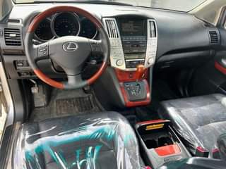A picture of Lexus 350