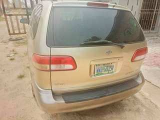 A picture of 2002 TOYOTA SIENNA