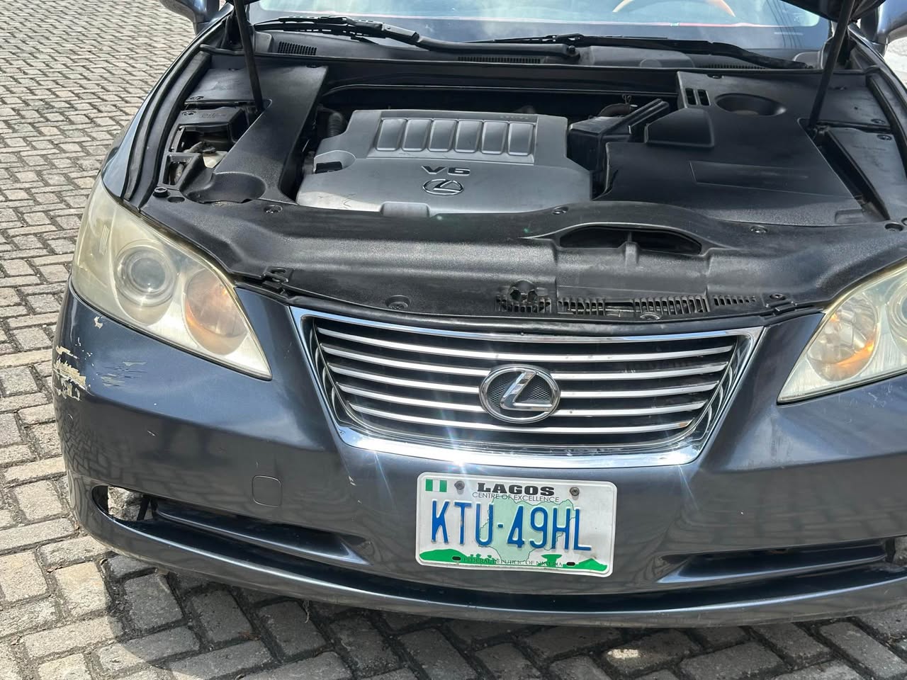 A picture of GOOD DEAL 2009 lexus es350 6 100 000