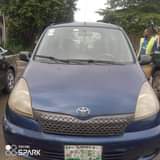 A picture of 2000 Toyota Yaris Le