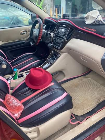A picture of Toyota Highlander 2004... Super Clean Sound