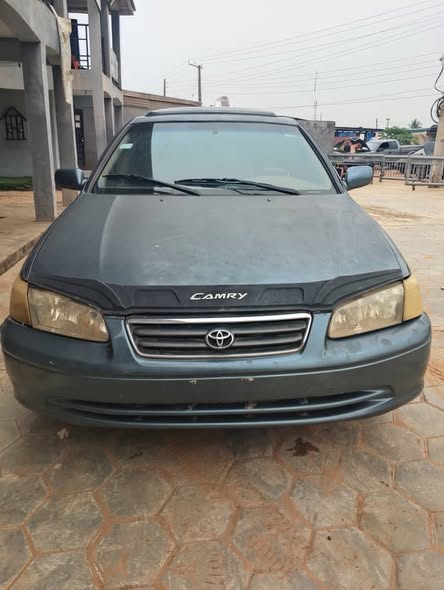 A picture of Toyota Camry droplight