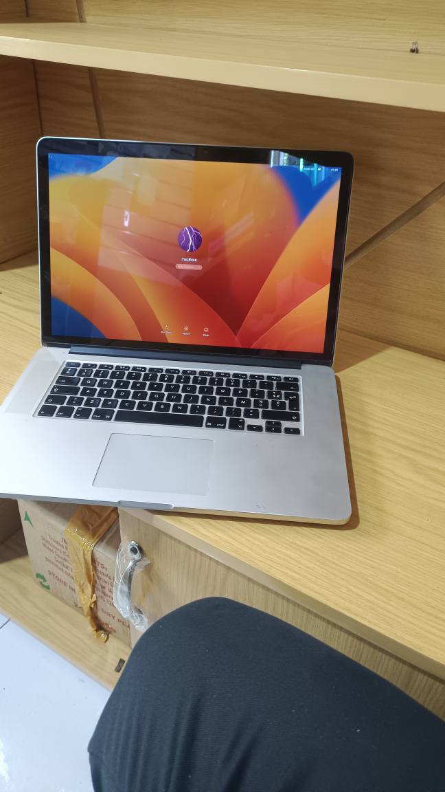 A picture of Core i7 16gb MacBook Pro